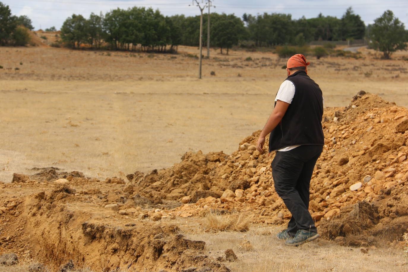 Un equipo de arqueólogos de la Universidad Complutense y el Consejo de Investigaciones Científicas realizan las catas en un descampado de Trobajo del Camino que esconde los restos de un campamento militar romano datado entre los siglo I y III d.C | Es el primer y mayor campamento para la realización de prácticas militares encontrado en la península Ibérica.