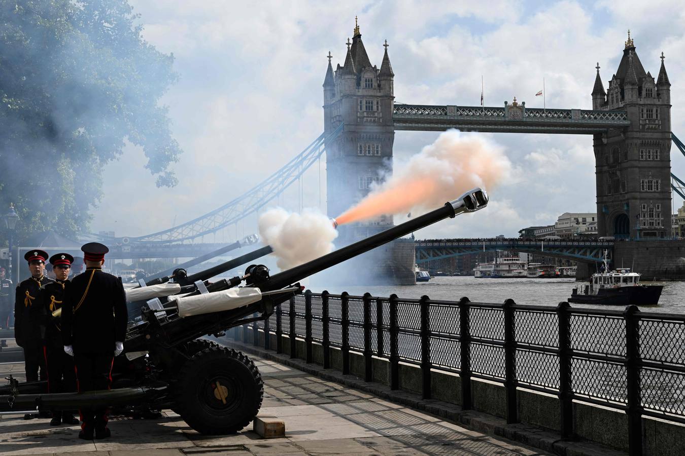 El Death Gun Salute es disparado en la Torre de Londres.