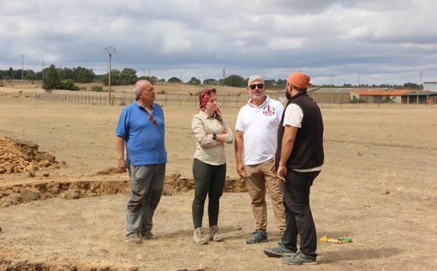 Galería. El equipo de arqueólogos trabaja en las catas del campamento militar romano de Trobajo.