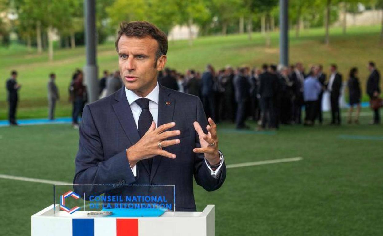 Macron ha lanzado el CNR desde el el Centro Nacional de Rugby, donde entrena la selección francesa.