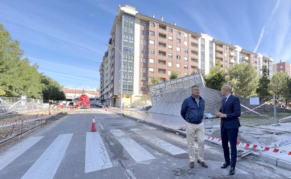 El Alcalde de León junto al concejal de Desarrollo Urbano, Luis Miguel García Copete, han visitado las obras que se están realizando en las calles Fray Luis de León, Señor de Bembibre y Santos de olivera de la zona de la Chantría.