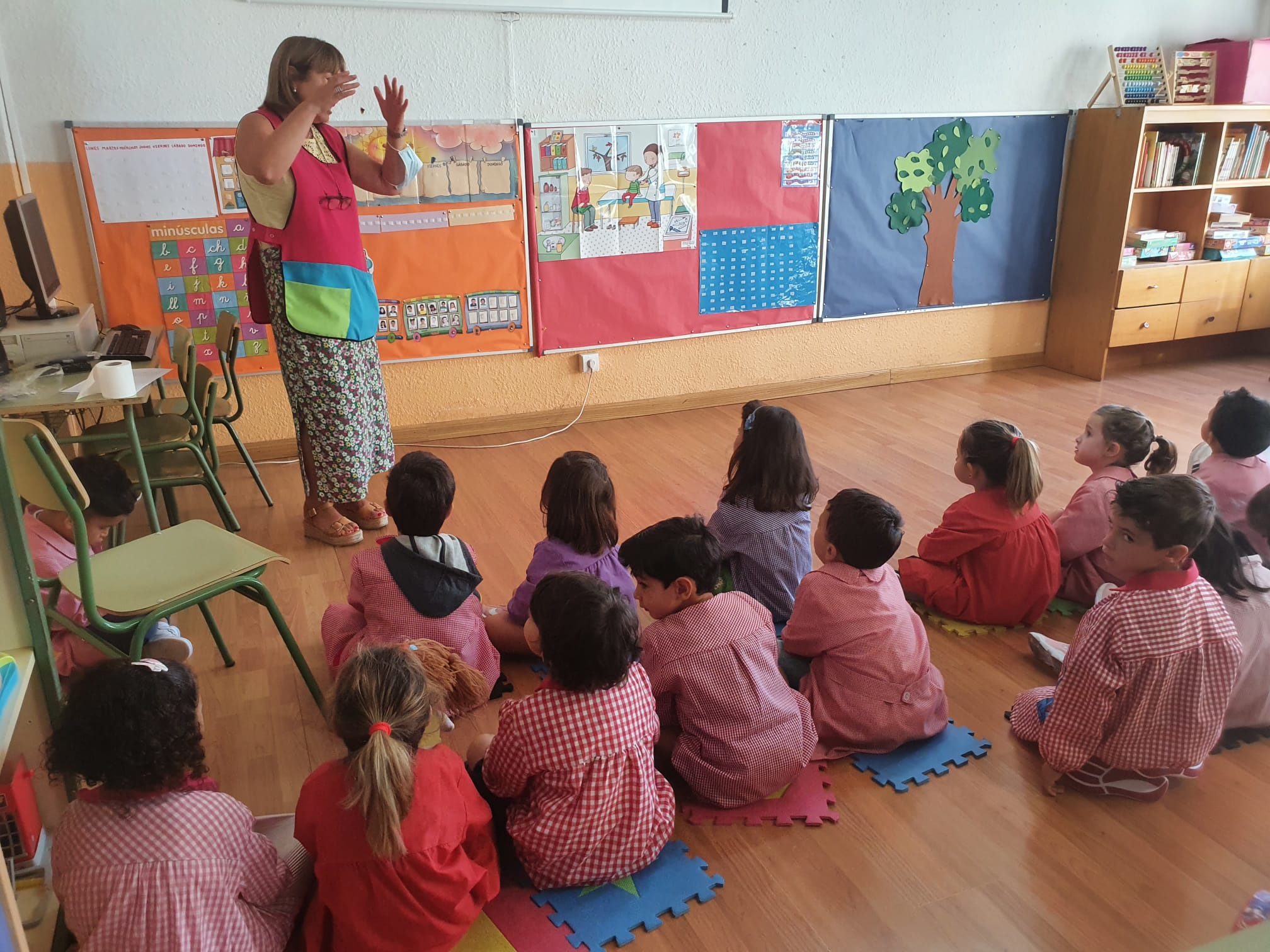 El curso escolar abre sus puertas con la novedad de la educación gratuita de dos a tres años. En León la cifra de nuevos alumnos en esa franja de edad alcanza los 1. 352 en total. 57.499 alumnos forman la 'familia educativa' de la provincia. 