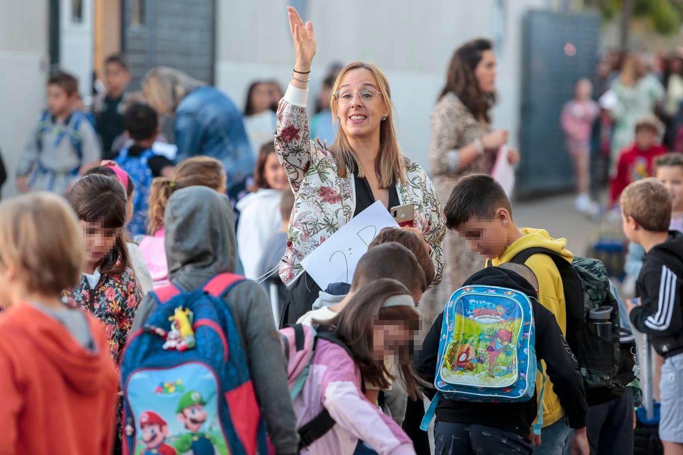 El curso escolar abre sus puertas con la novedad de la educación gratuita de dos a tres años. En León la cifra de nuevos alumnos en esa franja de edad alcanza los 1. 352 en total. 57.499 alumnos forman la 'familia educativa' de la provincia. 