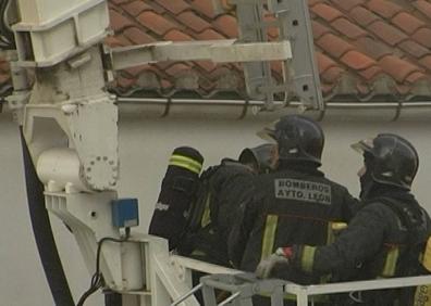 Imagen secundaria 1 - Diez años del incendio del Ayuntamiento de León: la tarde en la que el cielo se tiñó de negro