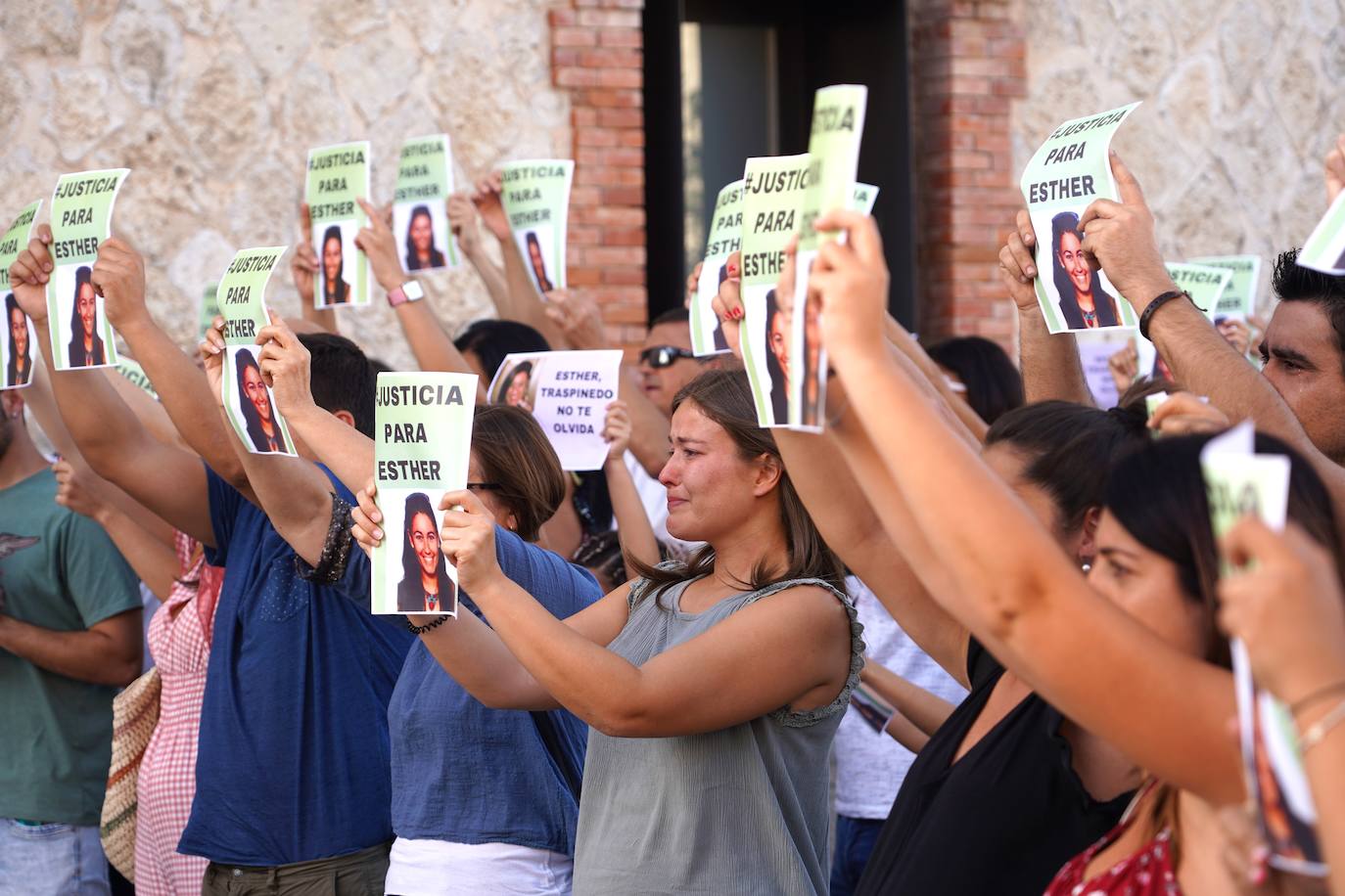 Los vecinos de la localidad vallisoletana piden que ese esclarezca el caso de la joven asesinada.