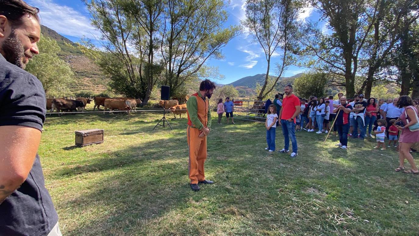 La localidad leonesa celebra las Fiestas del Cristo donde la feria ganadera, la artesanía y los pendones toman el protagonismo