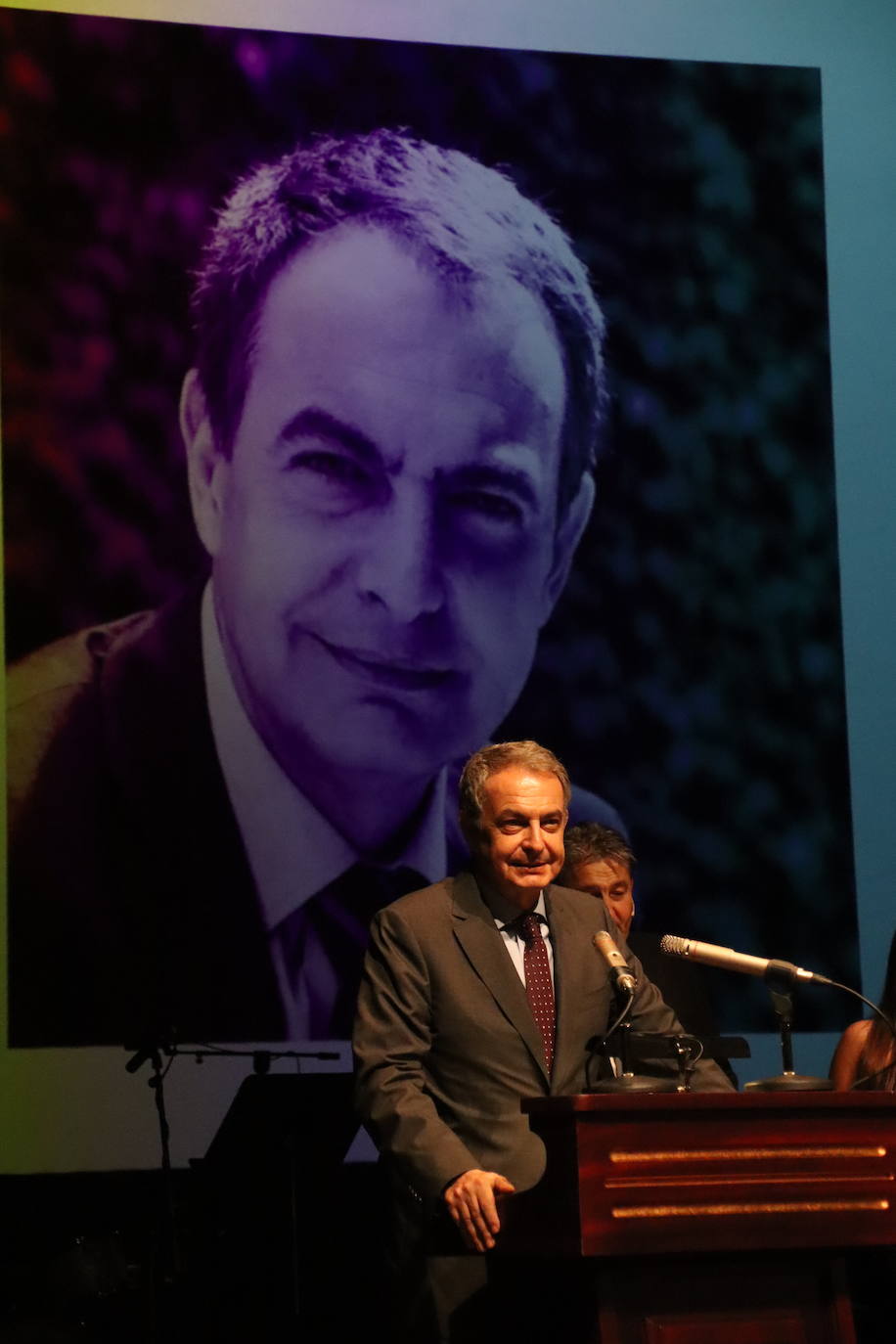 La Cultural celebra la presentación de sus actos del centenario en una multitudinaria gala celebrada en el Auditorio Ciudad de León. 