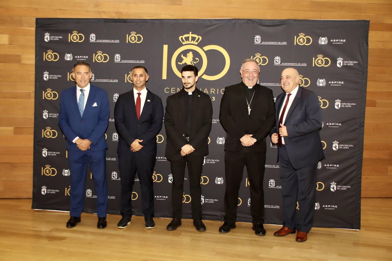 La Cultural celebra la presentación de sus actos del centenario en una multitudinaria gala celebrada en el Auditorio Ciudad de León. 