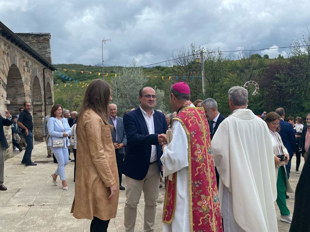 La delegada territorial celebra la Fiesta de la Exaltación de la Santa Cruz en Villar de los Barrios