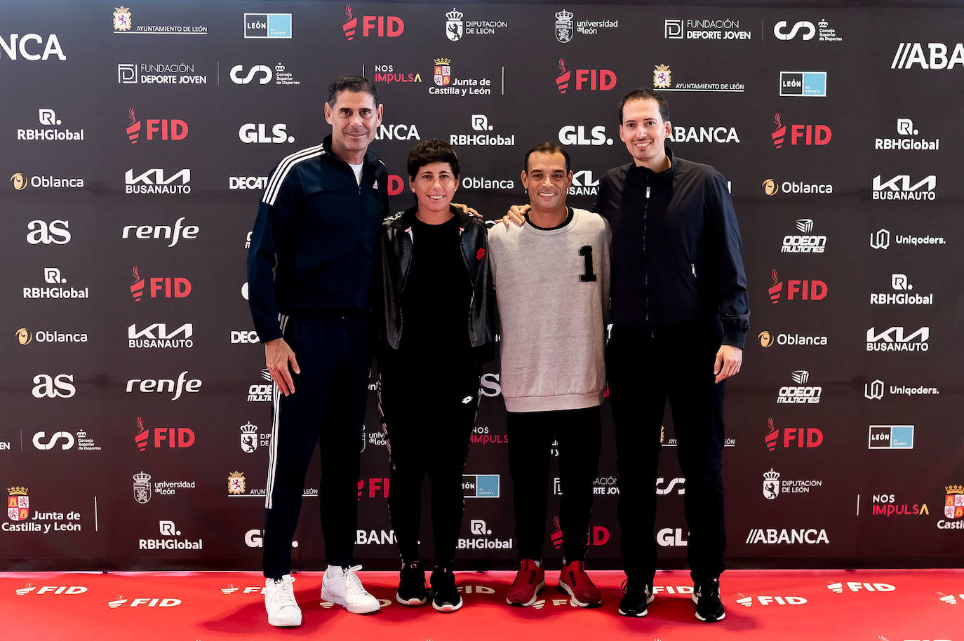 Los protagonistas de la primera jornada del Fid disfrutando de las actividades con los niño.