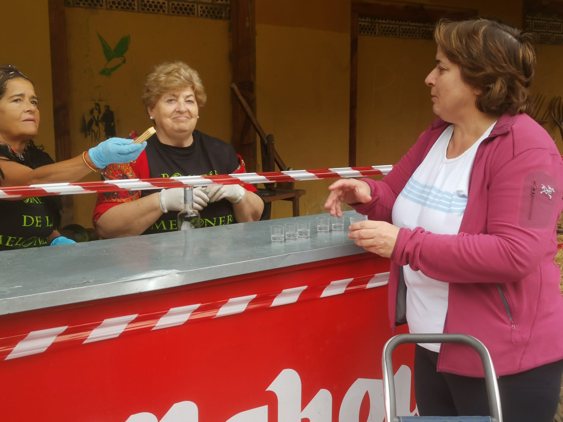 León ha vuelto a revivir La Melonera, después de dos años de pandemia, la Plaza del Grano se ha vuelto a vestir con paño y pañuelos de mil colores para hacer un homenaje a la tradición y recuperar la tradición de la ceiba