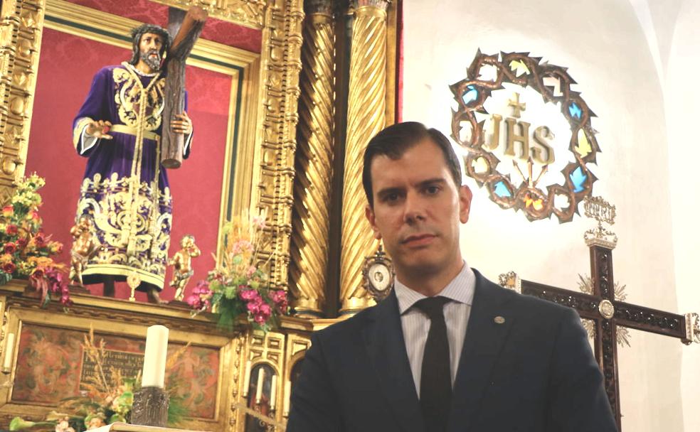 Juan Muñiz, nuevo abad del Dulce Nombre de Jesús Nazareno, durante la entrevista con leonoticias.
