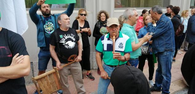 Fotos: El Teleno se alza contra el campo de tiro