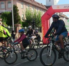 Fotos: 3.000 leoneses participan en el &#039;Día de la bici&#039; en una jornada para la diversión pero también la concienciación y la educación en los valores de movilidad, ahorro energético y respeto al medio ambiente