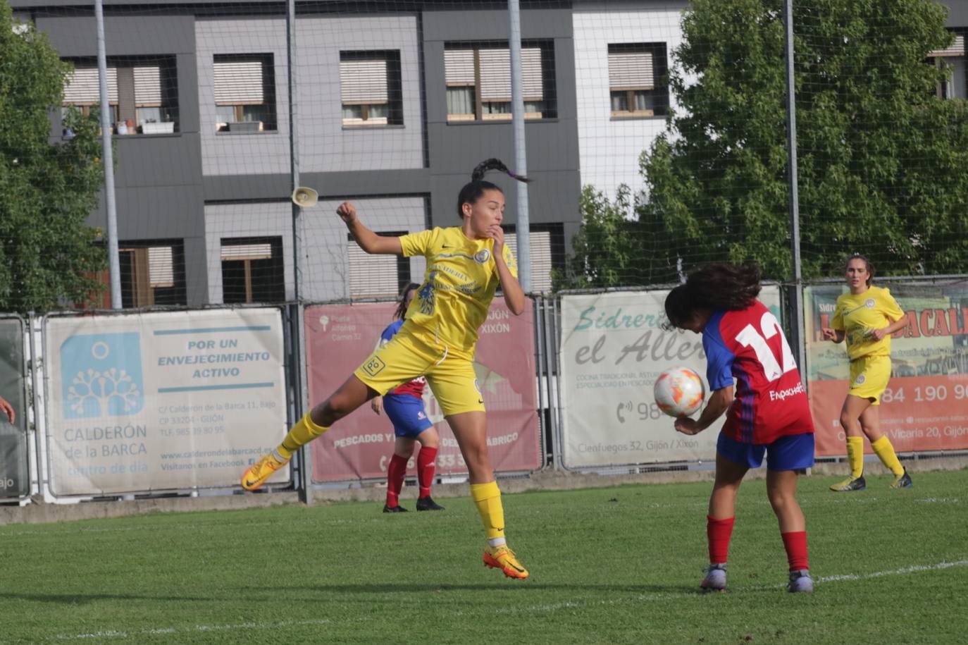 Fotos: Partido de fútbol femenino con el Olímpico de León