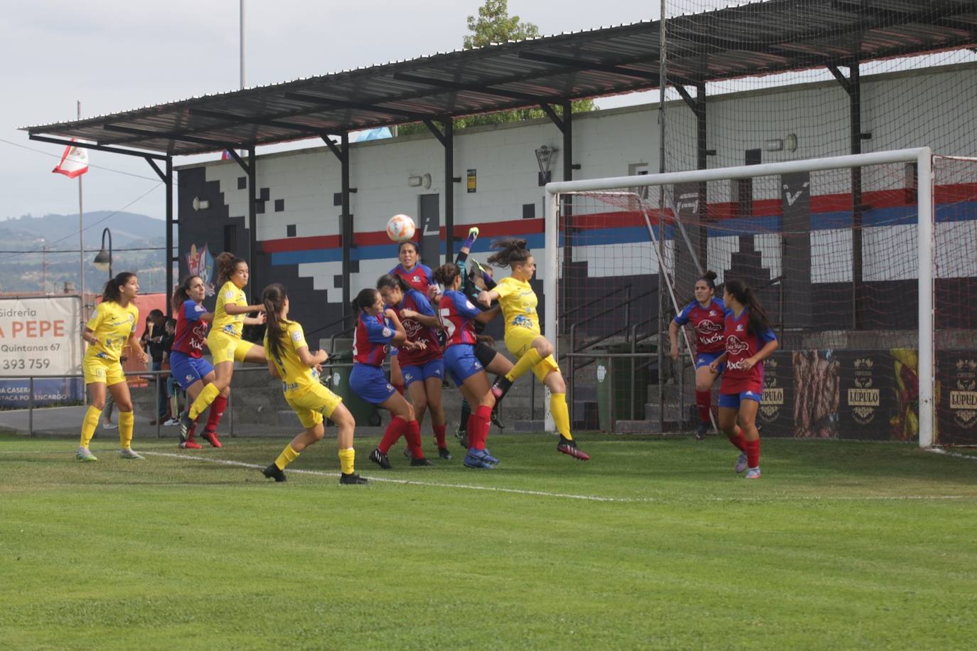 Fotos: Partido de fútbol femenino con el Olímpico de León