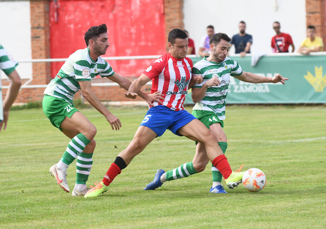 Fotos: Partido entre el Tordesillas y La Virgen
