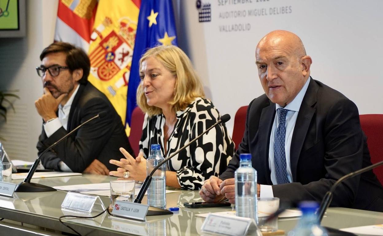 El consejero de la Presidencia, Jesús Julio Carnero, inaugura la jornada de directores de las Escuelas e Institutos de la Administración Pública de España.