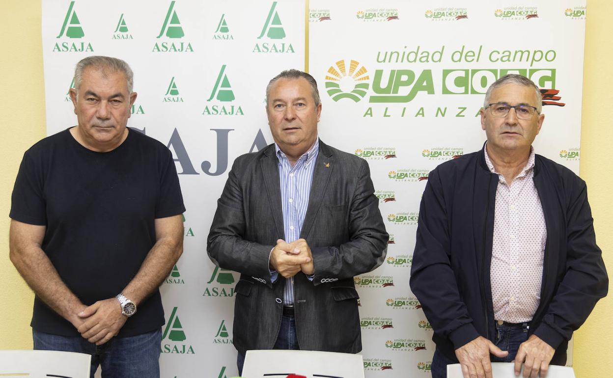 Aurelio González, UPA; Donaciano Dujo, Asaja, y Lorenzo Rivera, COAG, durante la presentación de la movilización que tendrá lugar este viernes en Valladolid. 