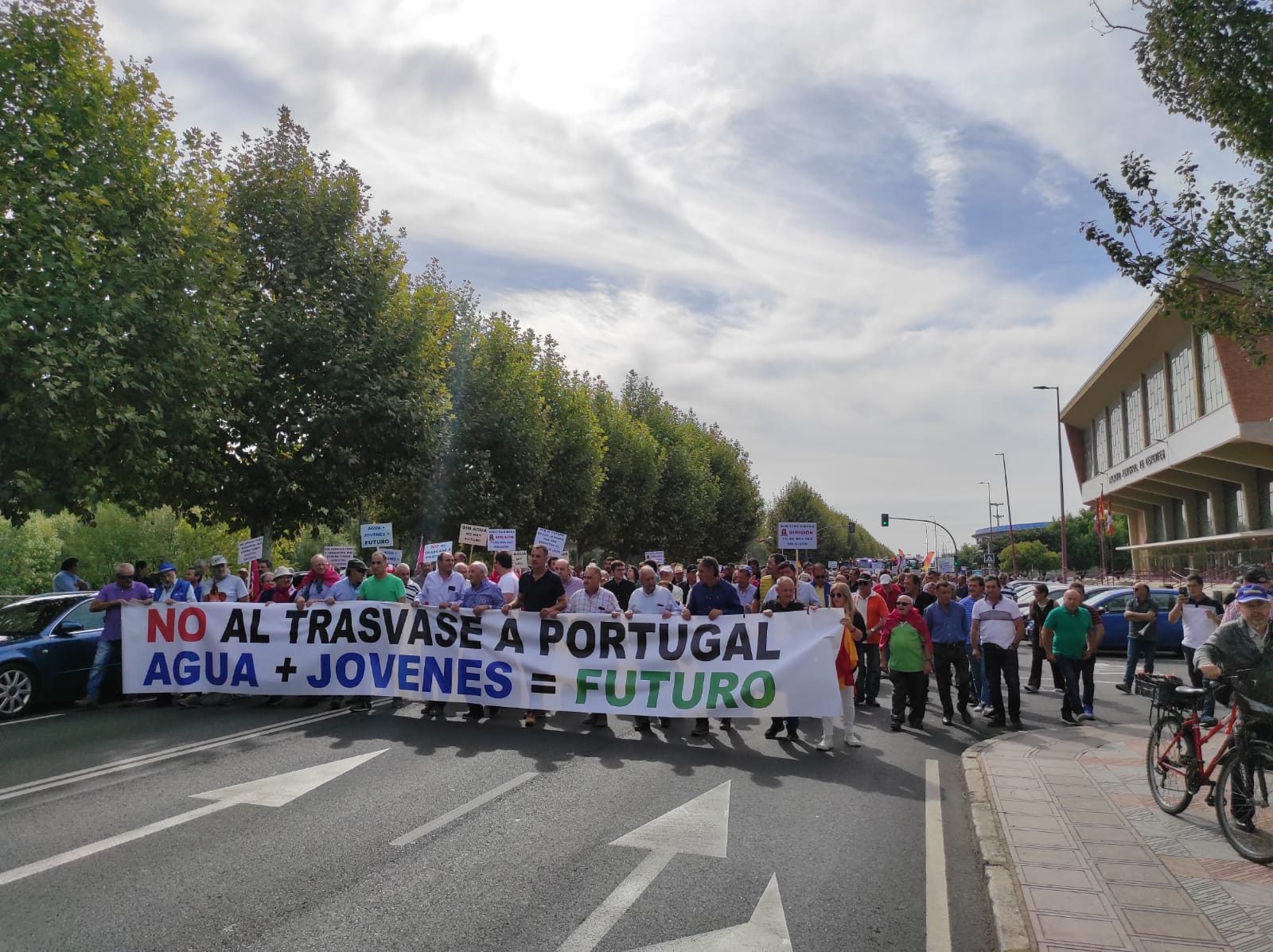 Organizaciones agrarias y de regantes se suman a la convocatoria de manifestación contra el desembalse de agua de León hacia Portugal. 