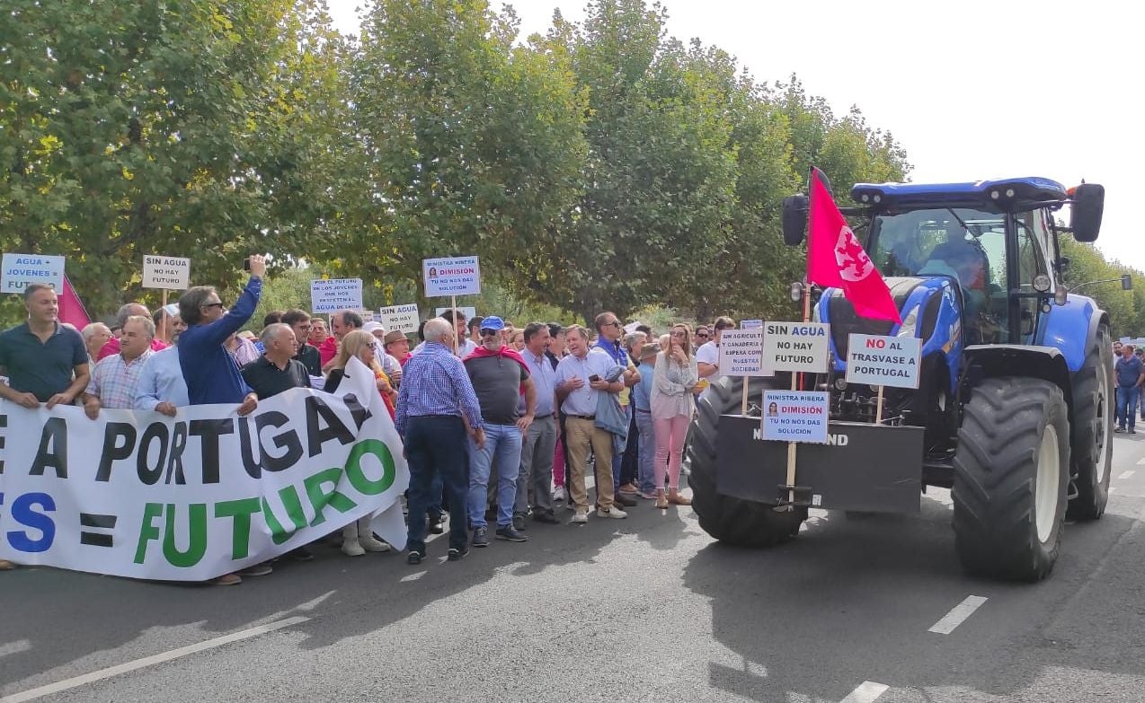 Organizaciones agrarias y de regantes se suman a la convocatoria de manifestación contra el desembalse de agua de León hacia Portugal. 