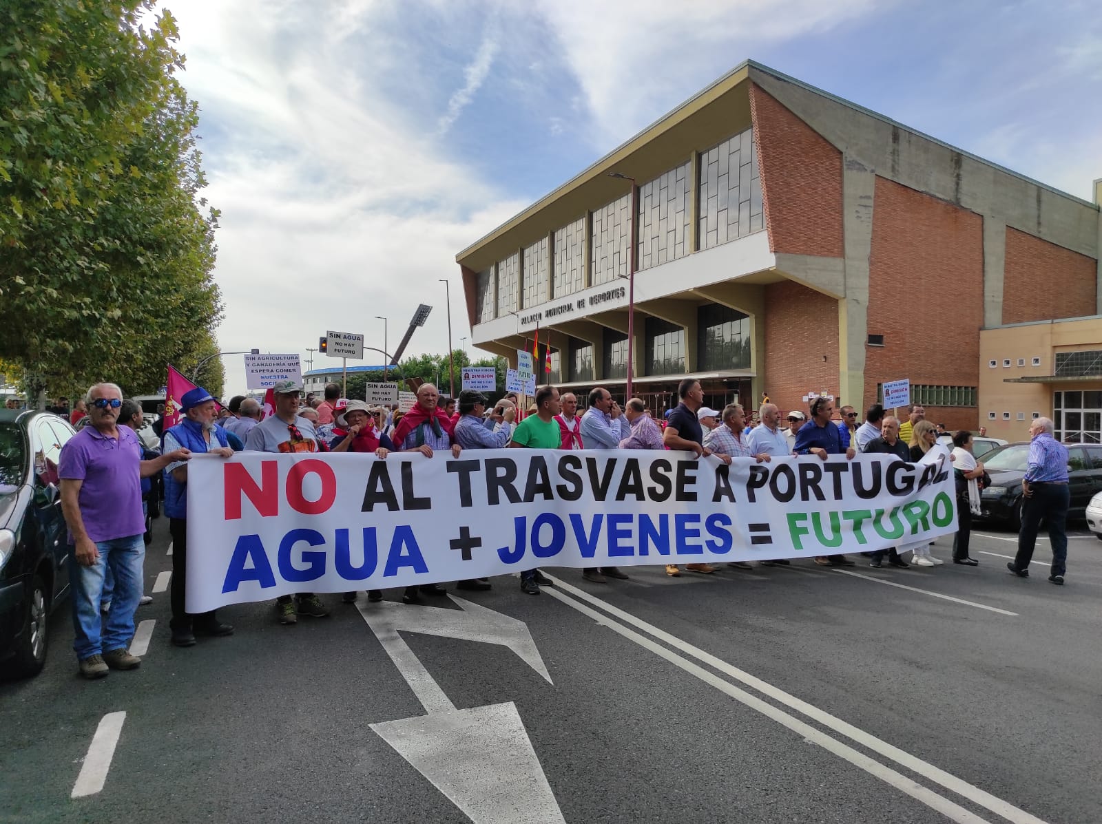 Organizaciones agrarias y de regantes se suman a la convocatoria de manifestación contra el desembalse de agua de León hacia Portugal. 