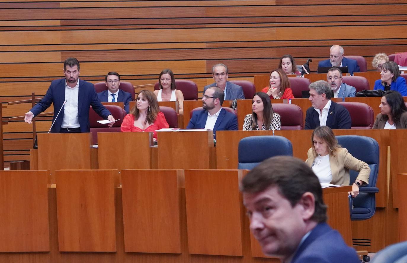 Primera sesión del pleno de las Cortes de Castilla y León, que comienza con las preguntas orales de la sesión de control al Ejecutivo..