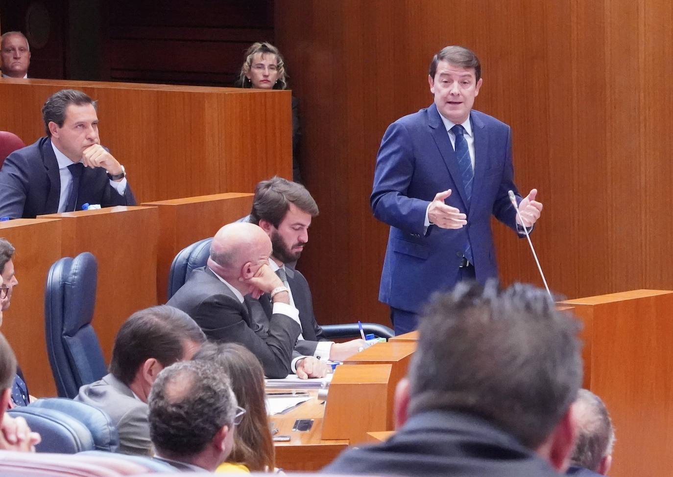 Primera sesión del pleno de las Cortes de Castilla y León, que comienza con las preguntas orales de la sesión de control al Ejecutivo..