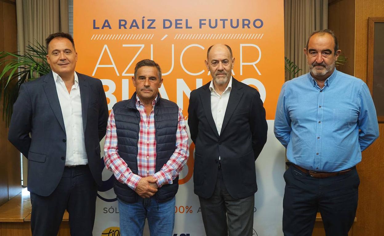 José Luis Domínguez, director general; Eliseo Veganzones, vicepresidente; Jesús Posadas, presidente y Ramón Bocos, secretario.