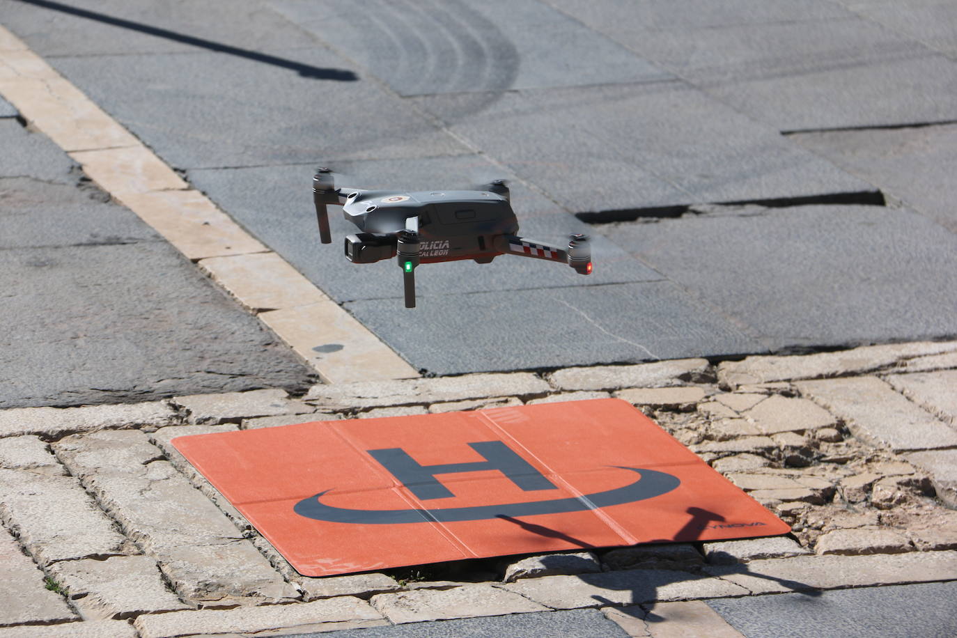 Primer vuelo en la capital de la Unidad de Drones de la Policía. 