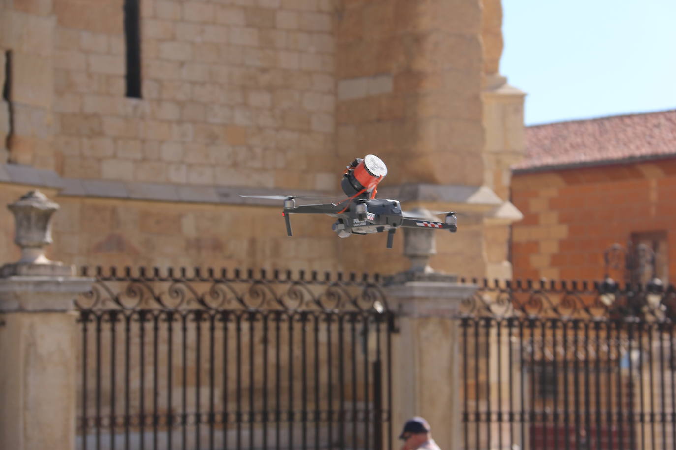 Primer vuelo en la capital de la Unidad de Drones de la Policía. 