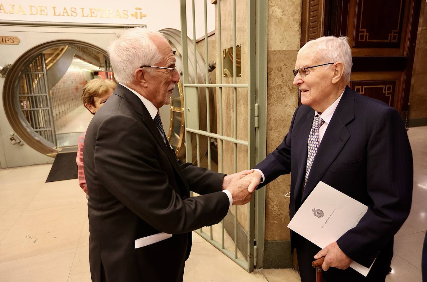 l Instituto Cervantes, el Ministerio de Cultura y Deporte y la Saint Louis University Madrid homenajean al escritor Luis Mateo Díez (Villablino, León 1942), justo en el día en que cumple 80 años.