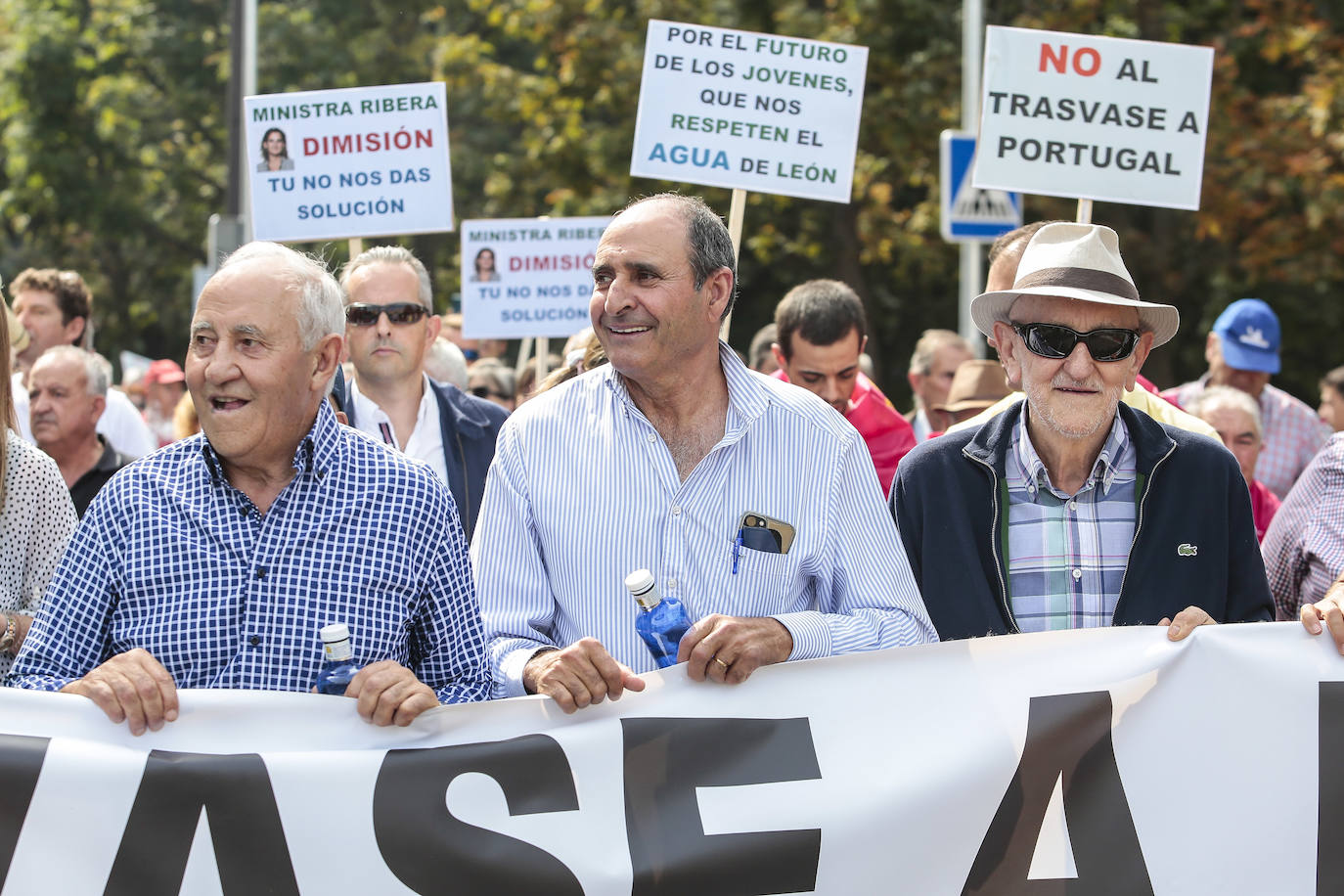 Herminio Medina, presidente del Páramo Bajo; Jorge Álvarez, presidente de la comunidad de regantes de Payuelos; y Matías Llorente.