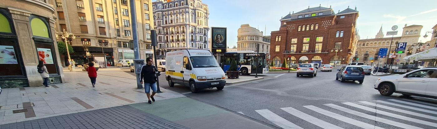 La ciudad celebra el tradicional Día Mundial sin Automóvil con una apuesta clara por la reducción del tráfico rodado, un mayor desplazamiento en transporte público y la movilidad sostenible. Razones medioambientales y económicas obligan a cambiar el 'chip'. 