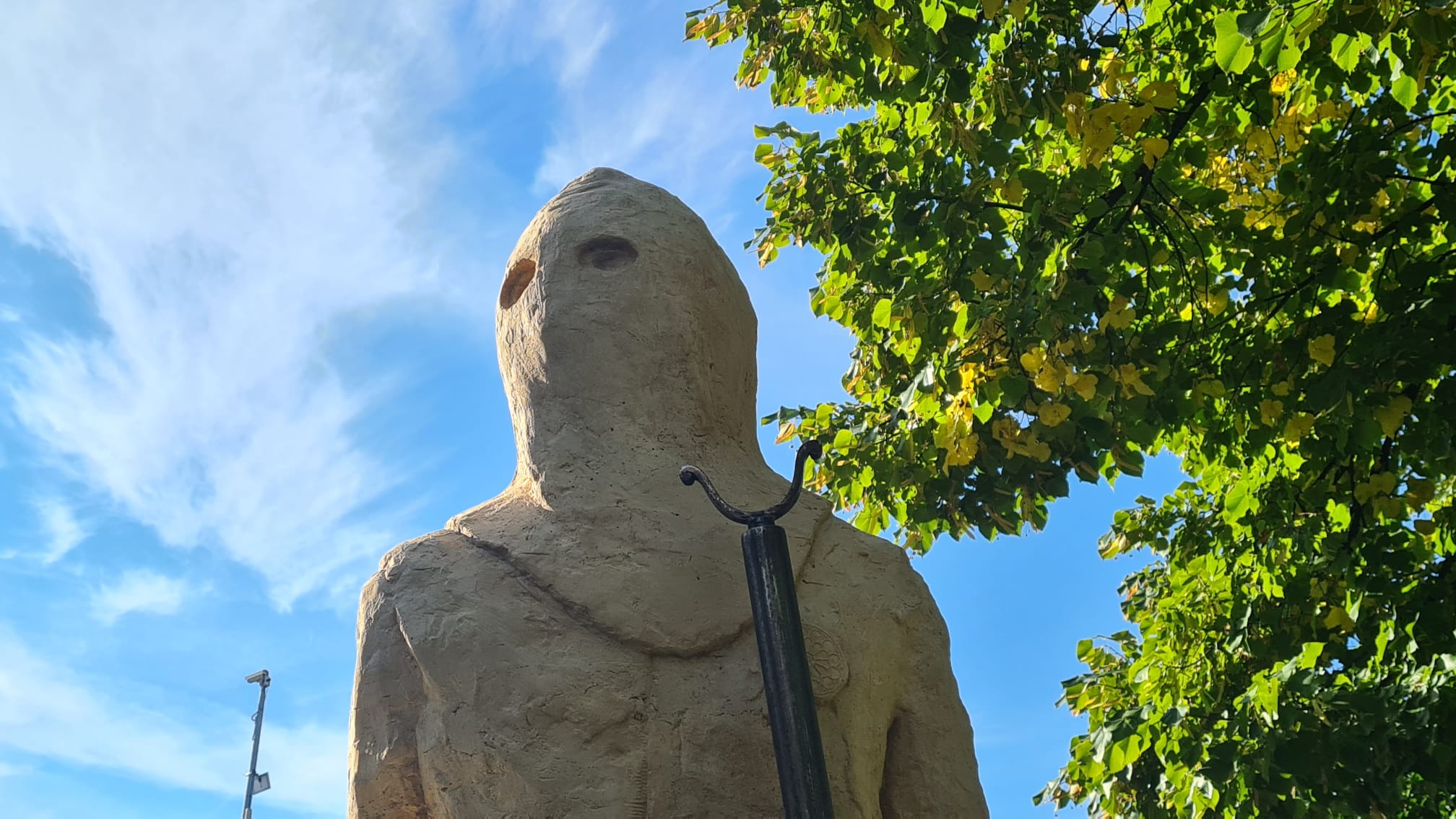 Fotos: Inauguración del monumento al papón en León