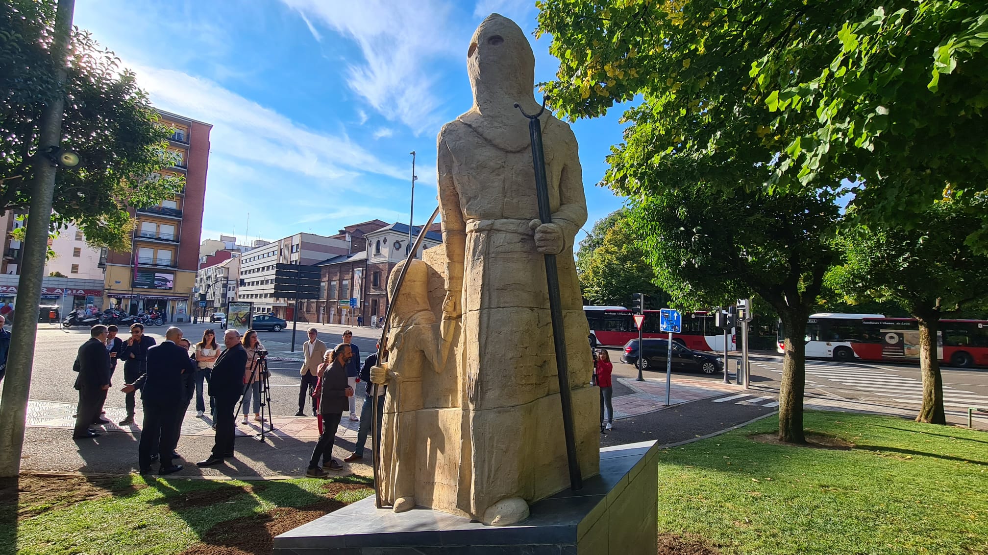 Fotos: Inauguración del monumento al papón en León