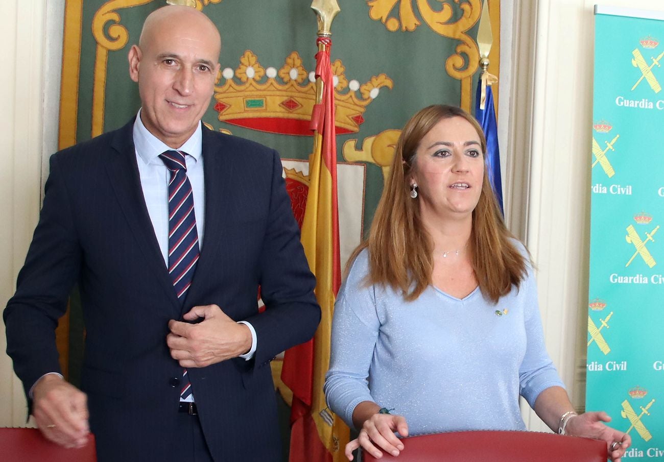 La delegada del Gobierno en Castilla y León, Virginia Barcones, presenta el programa de actividades para la semana institucional de la Guardia Civil 2022. También asisten el alcalde de León, José Antonio Diez; el presidente de la Diputación de León, Eduardo Morán; el subdelegado del Gobierno, Faustino Sánchez; la delegada territorial de la Junta de Castilla y León, Ester Muñoz, y el coronel jefe interino de la Comandancia de la Guardia Civil en León, Julio Gutiérrez. 