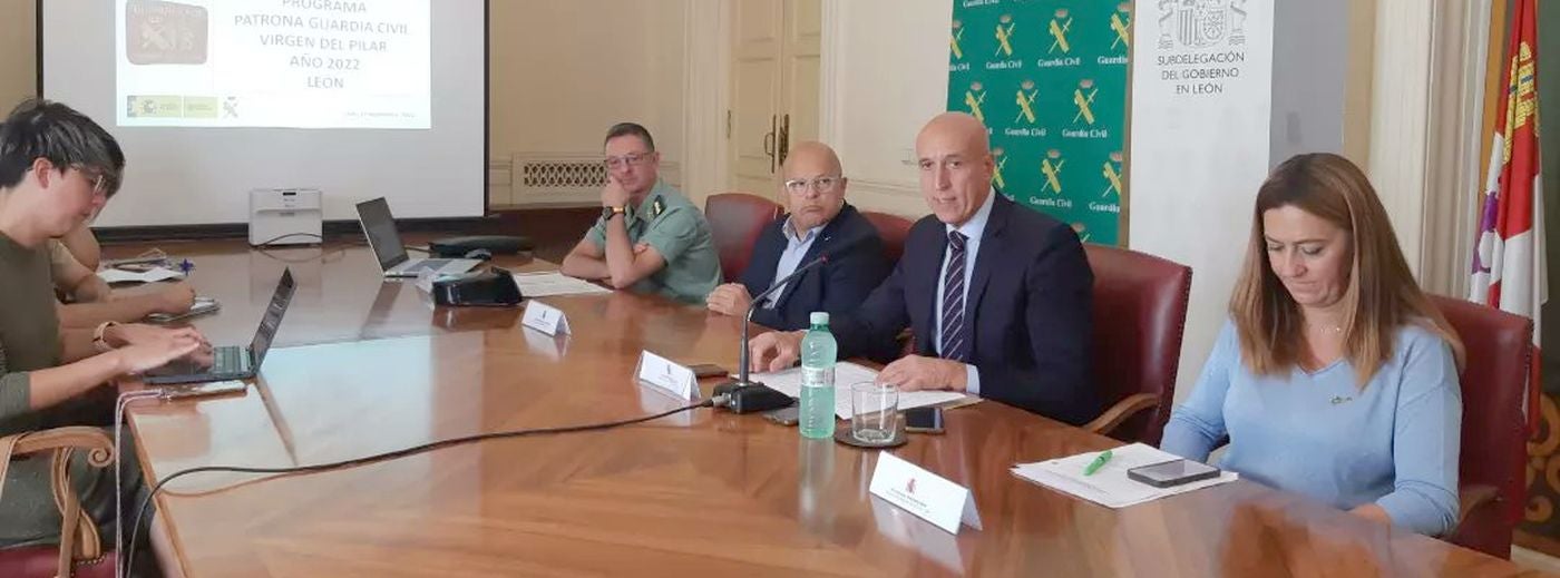 La delegada del Gobierno en Castilla y León, Virginia Barcones, presenta el programa de actividades para la semana institucional de la Guardia Civil 2022. También asisten el alcalde de León, José Antonio Diez; el presidente de la Diputación de León, Eduardo Morán; el subdelegado del Gobierno, Faustino Sánchez; la delegada territorial de la Junta de Castilla y León, Ester Muñoz, y el coronel jefe interino de la Comandancia de la Guardia Civil en León, Julio Gutiérrez. 