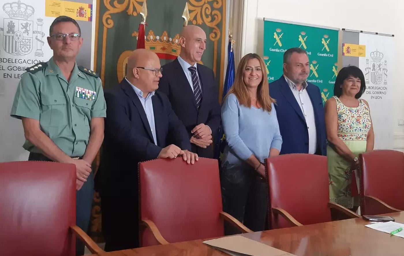 La delegada del Gobierno en Castilla y León, Virginia Barcones, presenta el programa de actividades para la semana institucional de la Guardia Civil 2022. También asisten el alcalde de León, José Antonio Diez; el presidente de la Diputación de León, Eduardo Morán; el subdelegado del Gobierno, Faustino Sánchez; la delegada territorial de la Junta de Castilla y León, Ester Muñoz, y el coronel jefe interino de la Comandancia de la Guardia Civil en León, Julio Gutiérrez. 