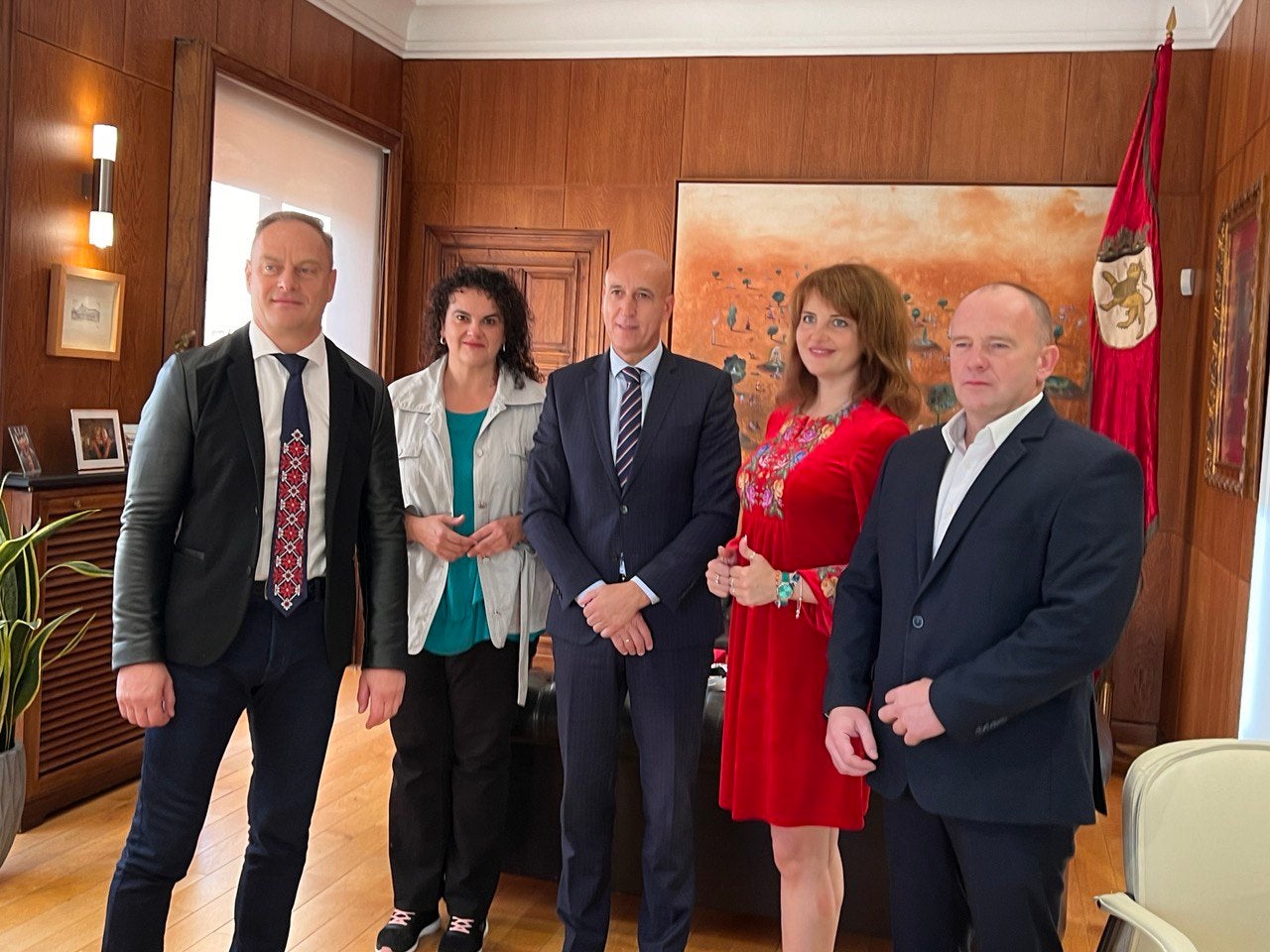 Encuentro entre representantes del Ayuntamiento de León y representantes políticos de Ucrania.