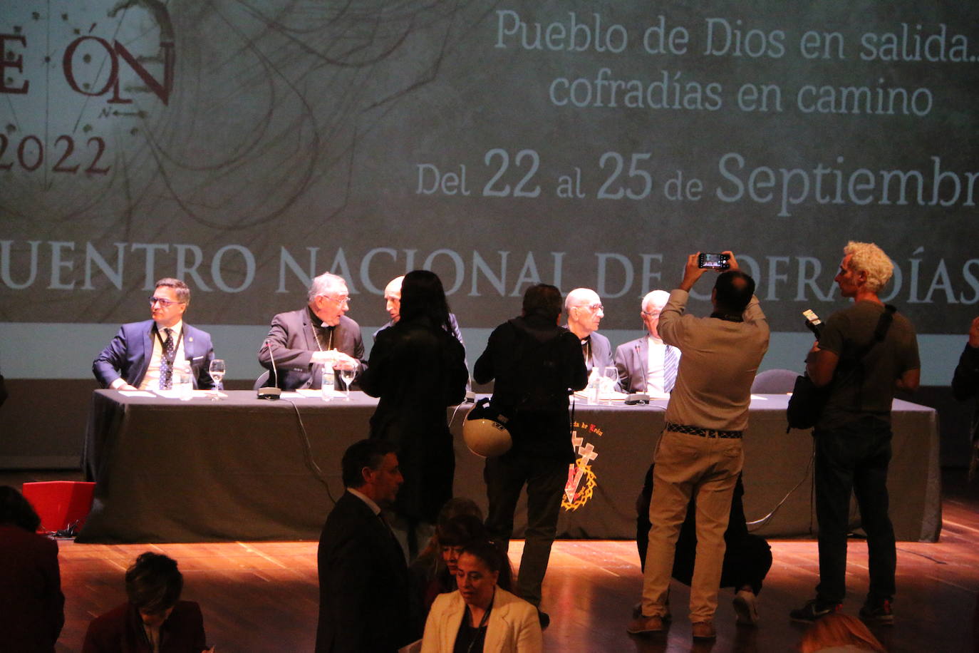 Inauguración del 33 Encuentro Nacional de Cofradías Penitenciales en el Auditorio de León. 