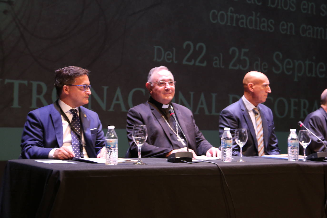 Inauguración del 33 Encuentro Nacional de Cofradías Penitenciales en el Auditorio de León. 