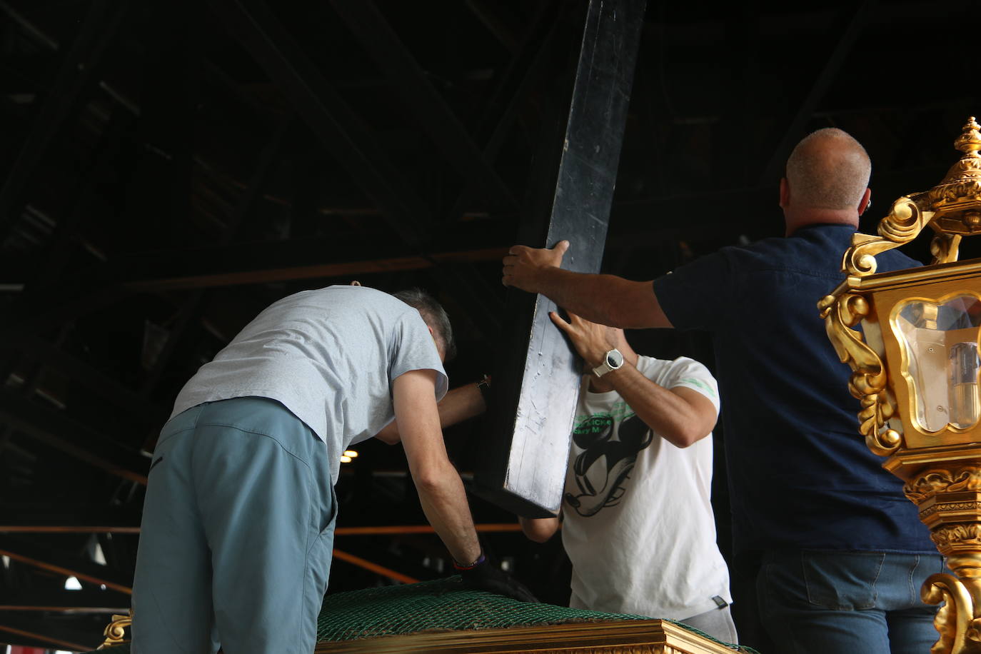 Fotos: Las cofradías preparan sus pasos para la procesión magna