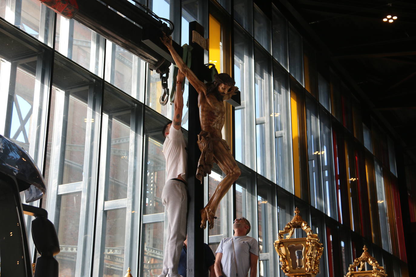 Fotos: Las cofradías preparan sus pasos para la procesión magna