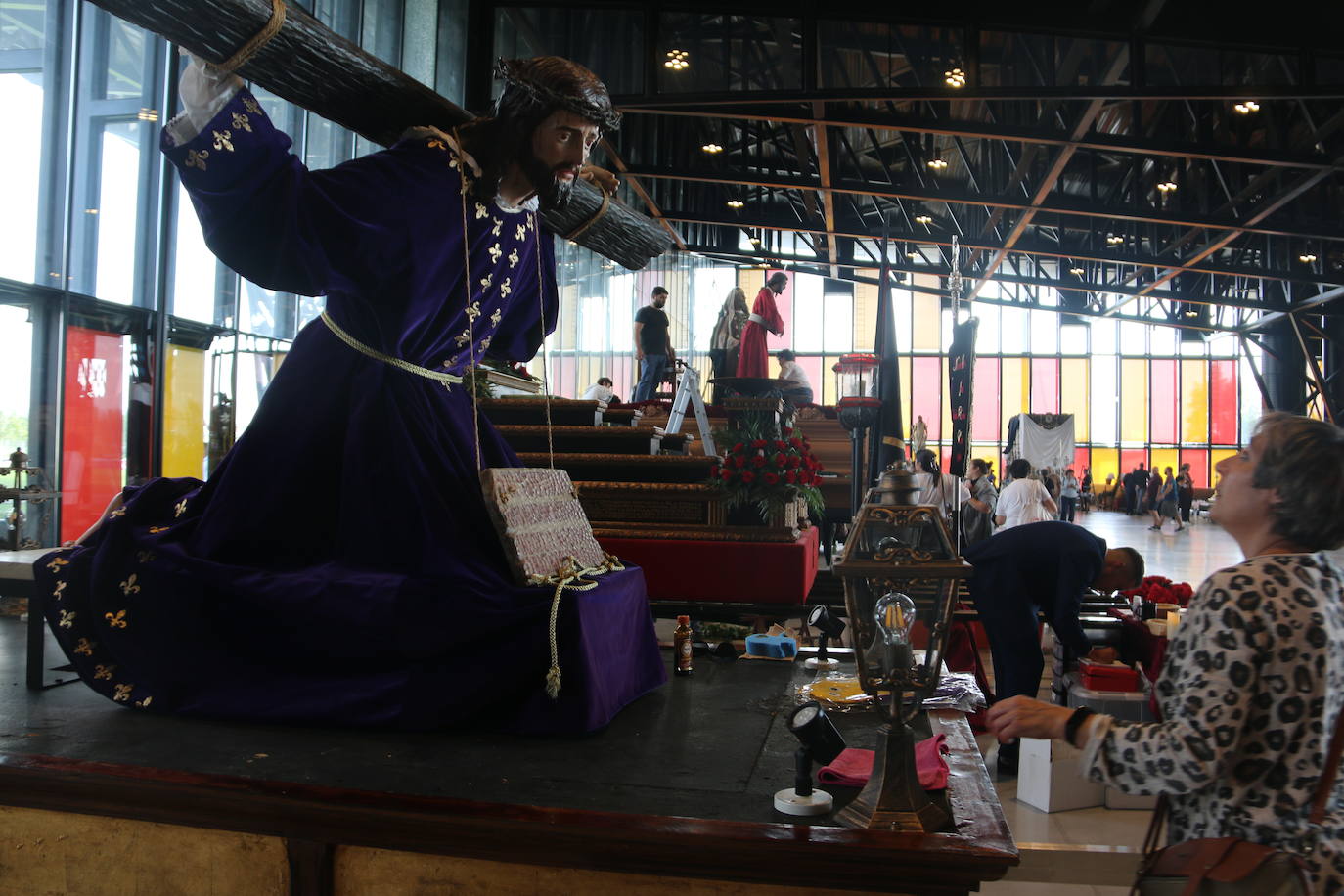 Fotos: Las cofradías preparan sus pasos para la procesión magna