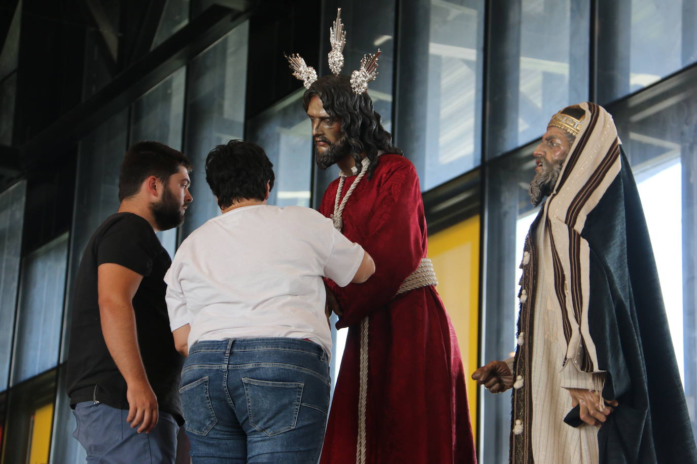 Fotos: Las cofradías preparan sus pasos para la procesión magna