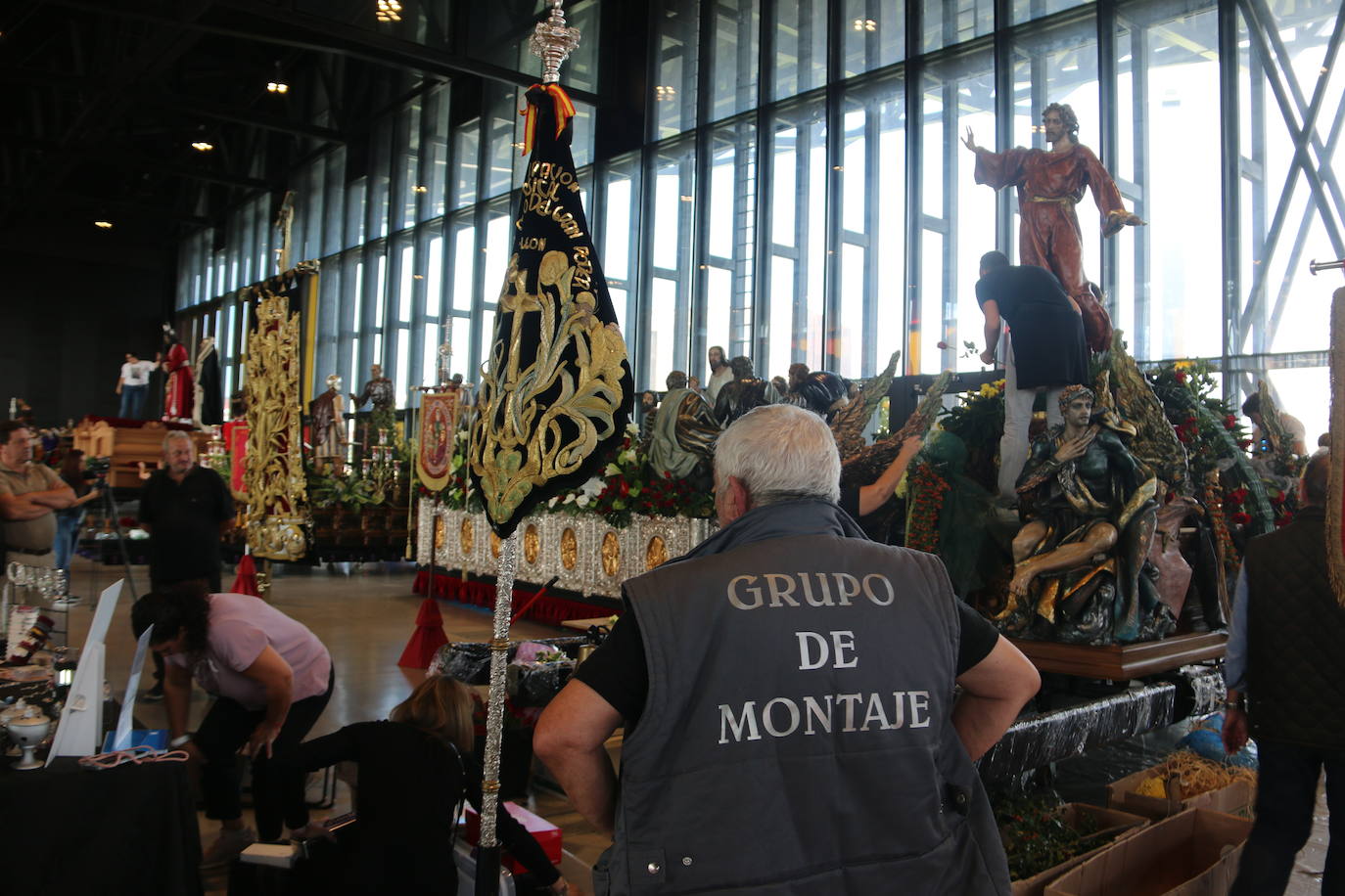 Fotos: Las cofradías preparan sus pasos para la procesión magna