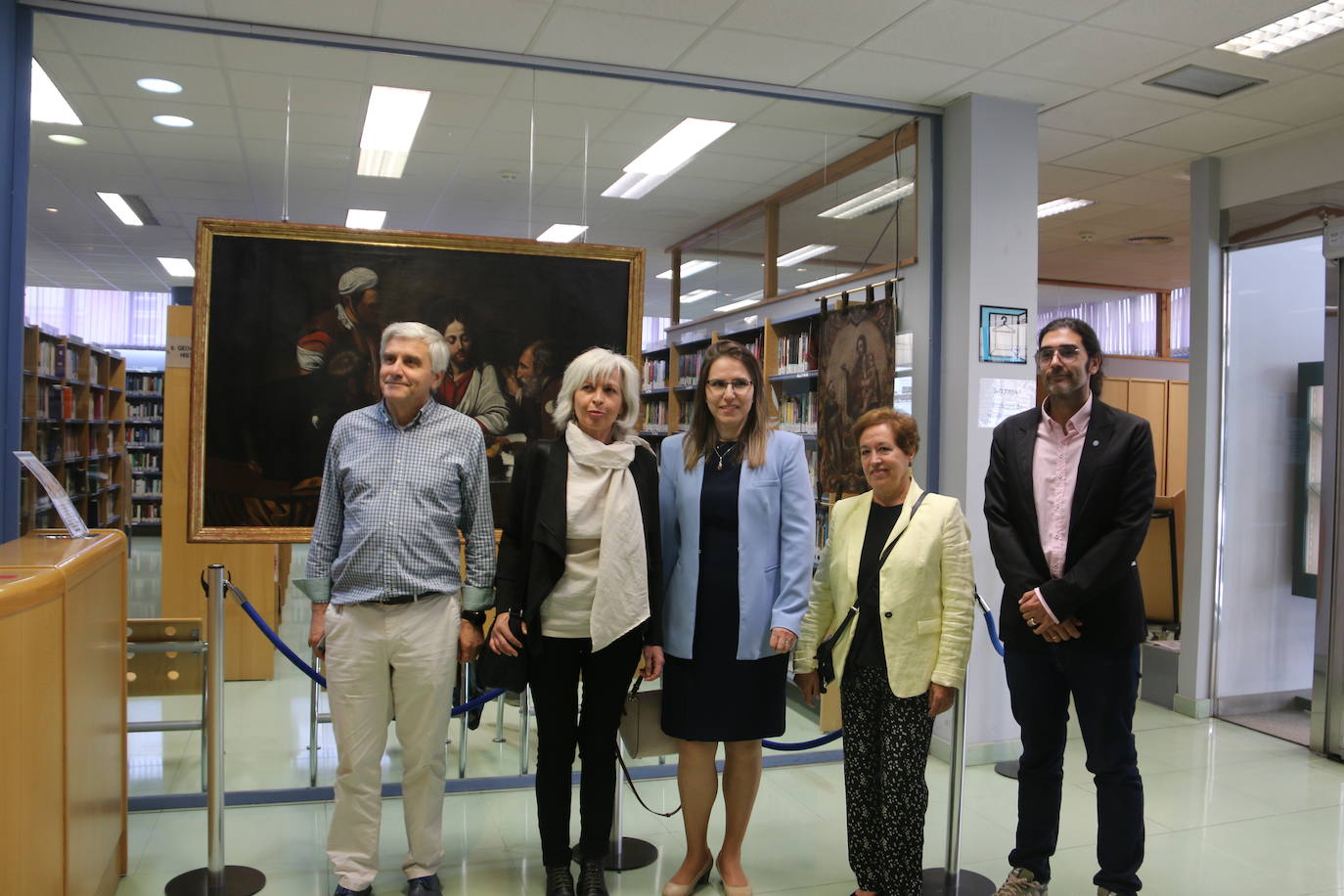 Presentación en la Biblioteca Pública de León de las dos obras restauradas por alumnas de la Escuela de Arte.