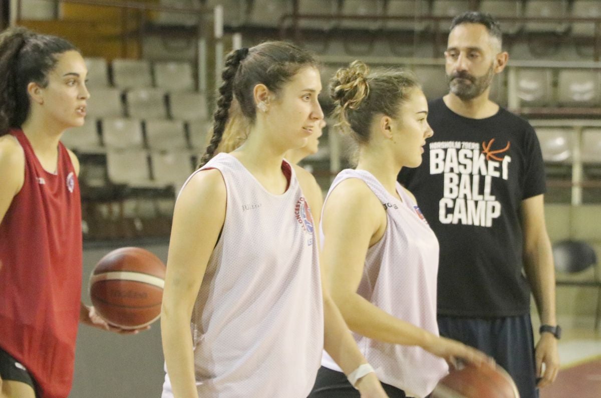 El equipo leonés continúa con su preparación para afrontar su segunda campaña en la tercera categoría del baloncesto nacional