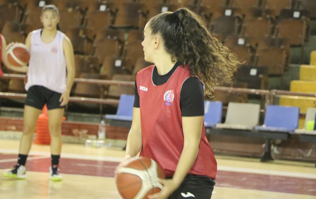 El equipo leonés continúa con su preparación para afrontar su segunda campaña en la tercera categoría del baloncesto nacional